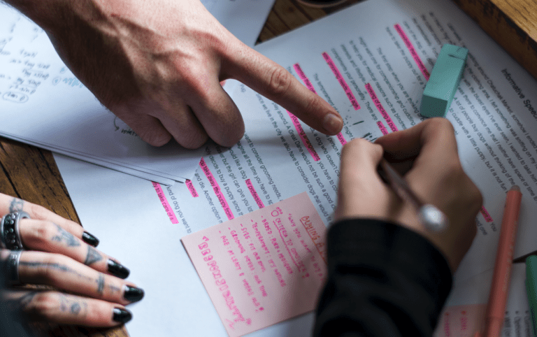 Rola proofreadingu w dużych projektach tłumaczeniowych — dlaczego warto?